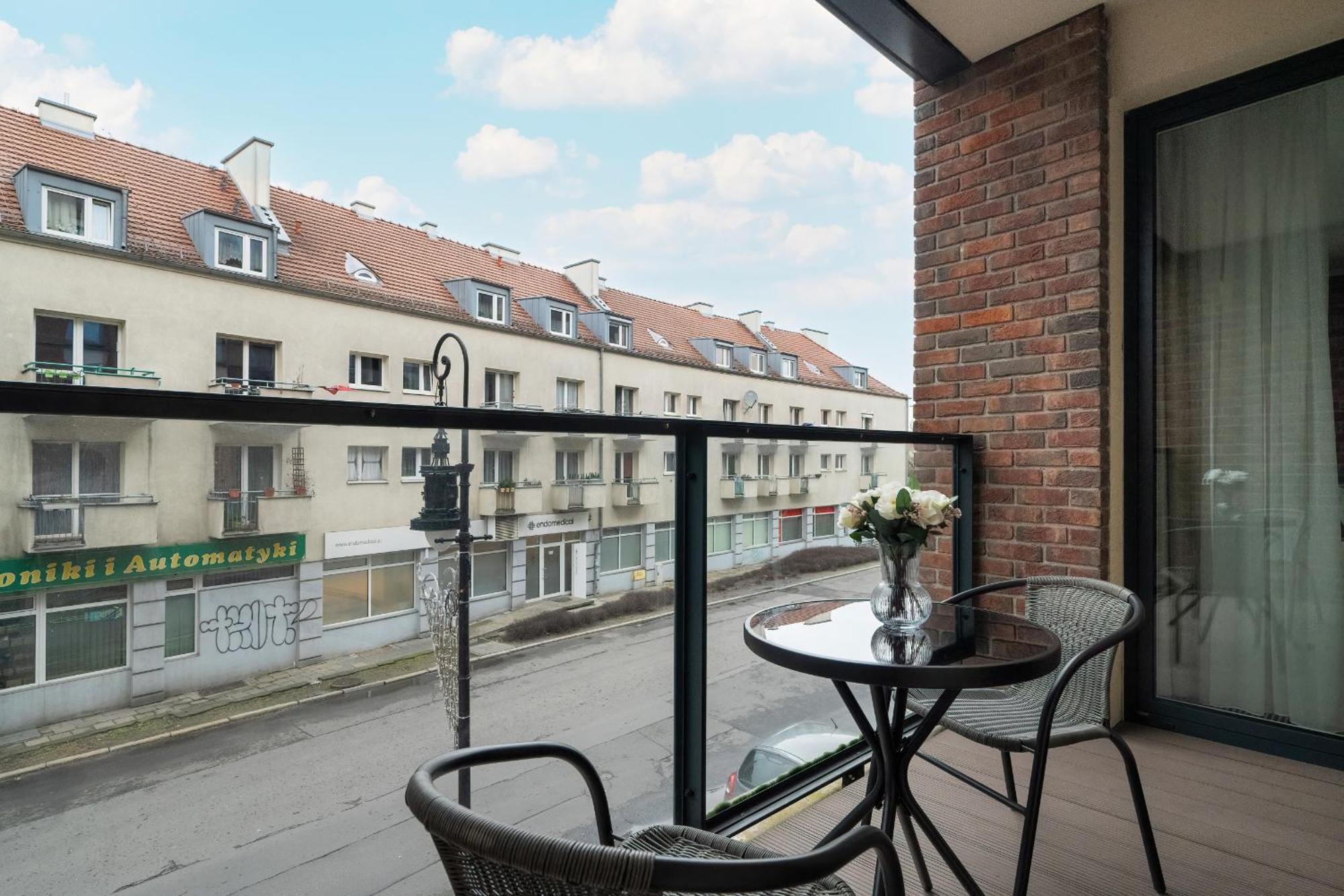 Apartment With Balcony And Free Parking In Poznan By Noclegi Renters ภายนอก รูปภาพ